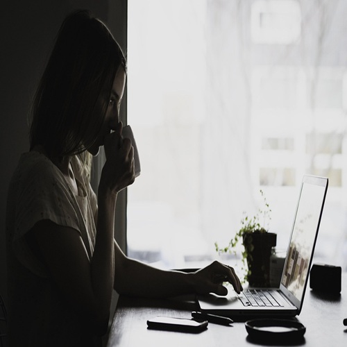 remote-worker-laptop_500